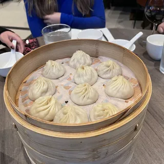 B6. Poached Vegetable and Kurobuta Pork Dumpling