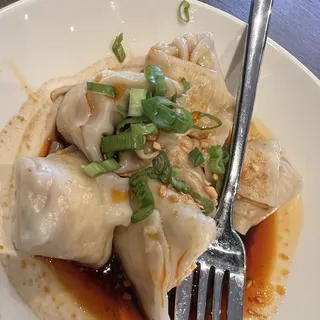 B7. Poached Vegetable and Chicken Dumpling