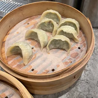 B8. Steamed Vegetable Dumpling