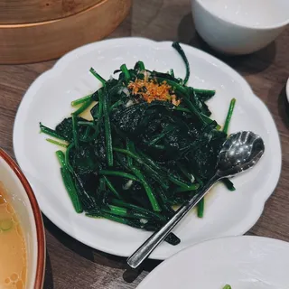 E11. Stir Fried Spinach with Minced Garlic