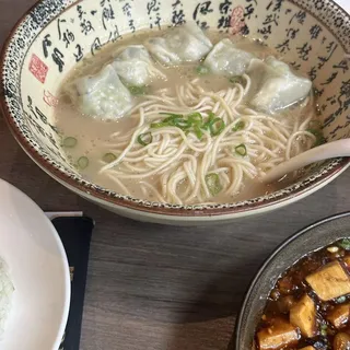 G4. Noodle with Vegetable Wonton in Thick Vegan Soup
