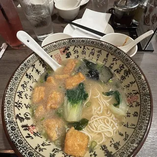 G5. Noodle with Chicken Breast Meat in Thick Chicken Soup