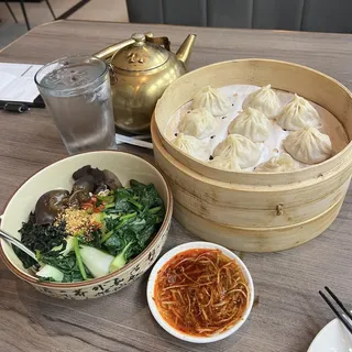 G9. Noodle with Assorted Green in Chili Oil