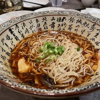G16. Noodle in Hot and Sour Soup with Shredded Pork
