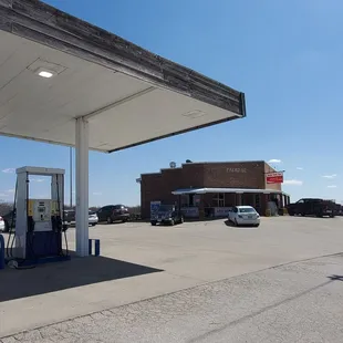 a gas station with cars parked in the lot