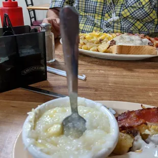 Good grits.  Spoon standing grits.