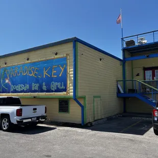Front entrance for lunch.