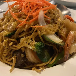 Seafood chow mein