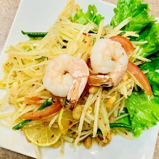 Green Papaya Salad with Grill Shrimp