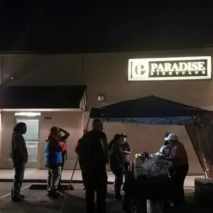 The entrance to Paradise Nightclub (taco vendor in front). 11.12.16