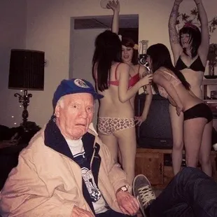 My grandpa with the ladies at the bar #lovetosissor