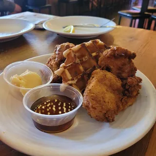 CHICKEN & WAFFLE