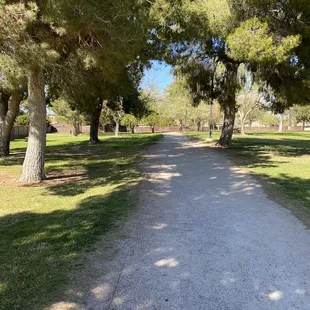 Trail, gravel/soft dirt