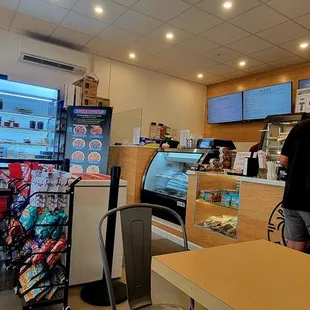 Interior (11/01/24). @ParadisePokeHI #HawaiiKai @HawaiiKaiTowneCenter #Hawaii #Oahu #Poke