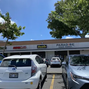 Nu&apos;uanu Shopping plaza