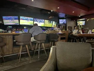 Blue Dog’s Pub