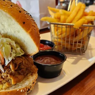Honolulu pulled pork with fries