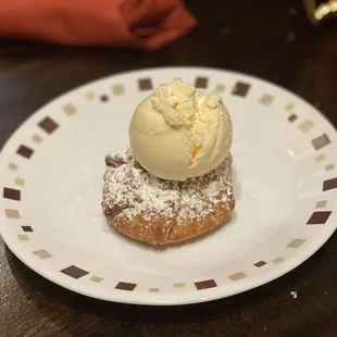 Apple tart with vanilla ice cream