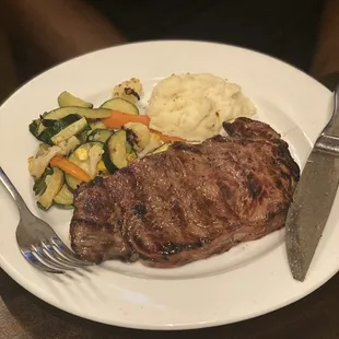 14oz steak with vegetables and mashed potatoes
