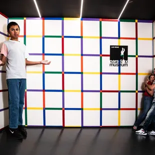 Ames room at Paradox Experience Las Vegas, this exhibit is great to do with kids!
