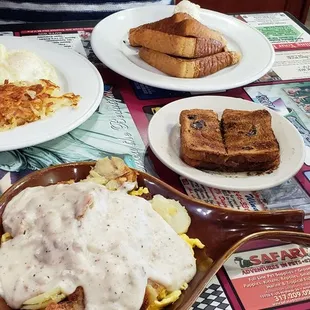 My skillet, raisin toast. My friend got a 2 egg, hash brown and sausge breakfast (get the links) w french toast