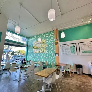 Parakeet Juicery seating