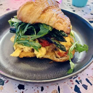 Brekkie Croissant Sandwich (veg)