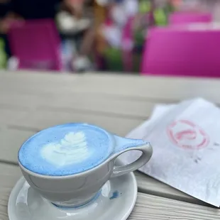 Blue Mint Magic Latte &amp; a cookie!