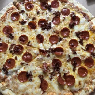 Supposedly a Meat Lovers Pizza, with barely any meat, and this is a 18&quot; pizza... imagine that