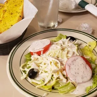Salad &amp; garlic bread that came with my dinner.
