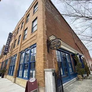 The Parc Cafe exterior next to outdoor patio and outdoor park.