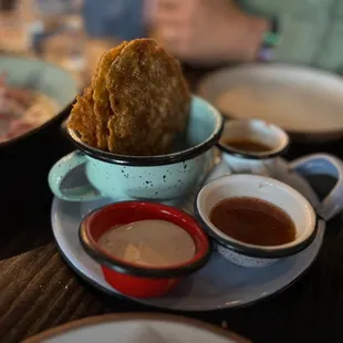 Patacones: crispy palatnos with 3 dips