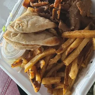 Platter (lamb, hummus, pitta, fries)