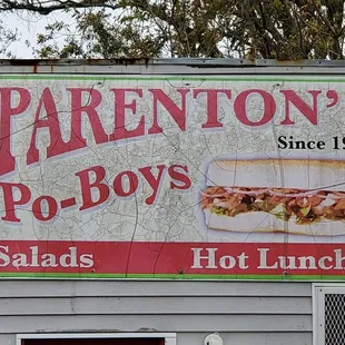 a sign for a hot lunch