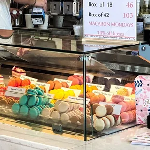 Box of 42 macarons