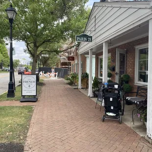 The stroller outside reminded me of France