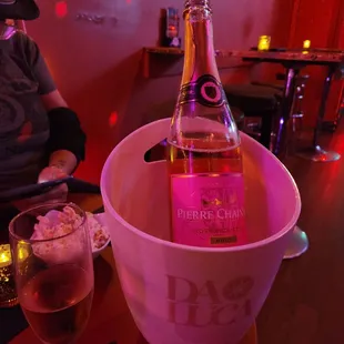 dessert, drink