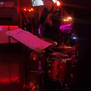 Live jazz every Wednesday and Thursday 7pm-10pm 
Happy hour until 7pm for IG followers @lepetitparis75