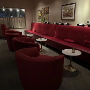 Interior - The lounge as soon as you walk in
