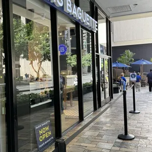 Whaaat? There isn't a line or crowd now