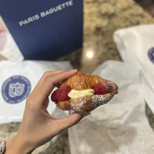 ig: @whatsviveating  |  strawberry lemon cream croissant