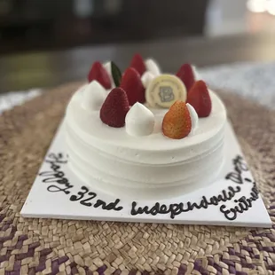 Mini Strawberry Soft Cream Cake