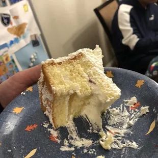 Typical: no strawberries in their strawberry cake Thanks for a sh*tty Xmas cake