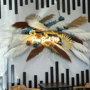 a sign that says paris