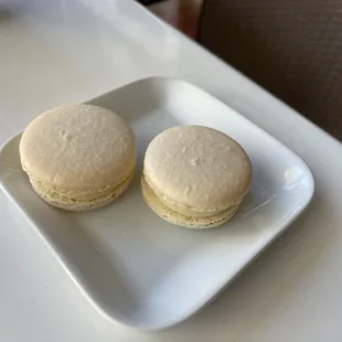 White chocolate macarons
