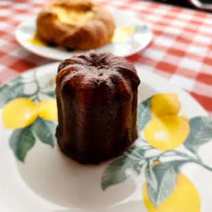 Canele (rum &amp; vanilla cake)