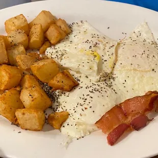 Eggs &amp; potatoes with bacon