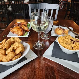 Chili Wings, Sparkling Moscato, Catfish strips, signature cornbread muffins with cinnamon, Riice &amp; Beans