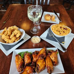 Chili Wings, Sparkling Moscato, Catfish strips, signature cornbread muffins with cinnamon
