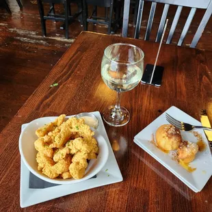 Sparkling Moscato, Catfish strips, signature cornbread muffins with cinnamon